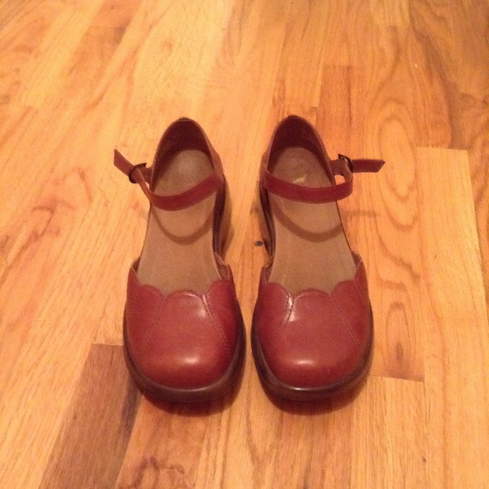 Dansko Lotus shoes